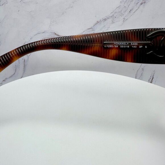 New CHANEL Sunglasses - Picture 7 of 16